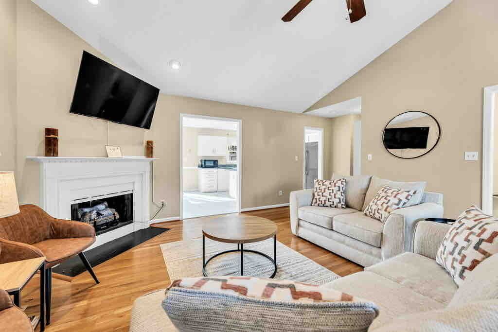 Photo of Livingroom in Pleasant Garden