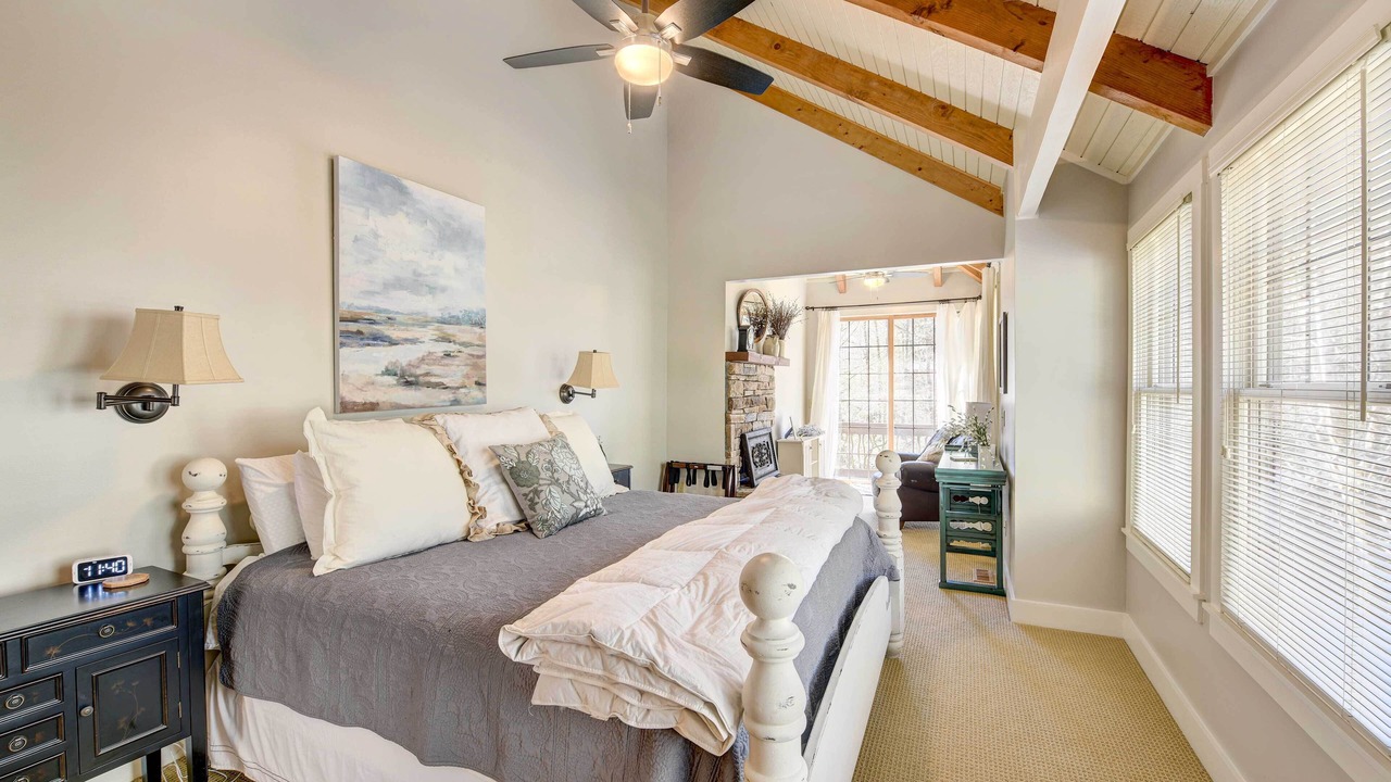 Photo of Livingroom in Lake Toxaway