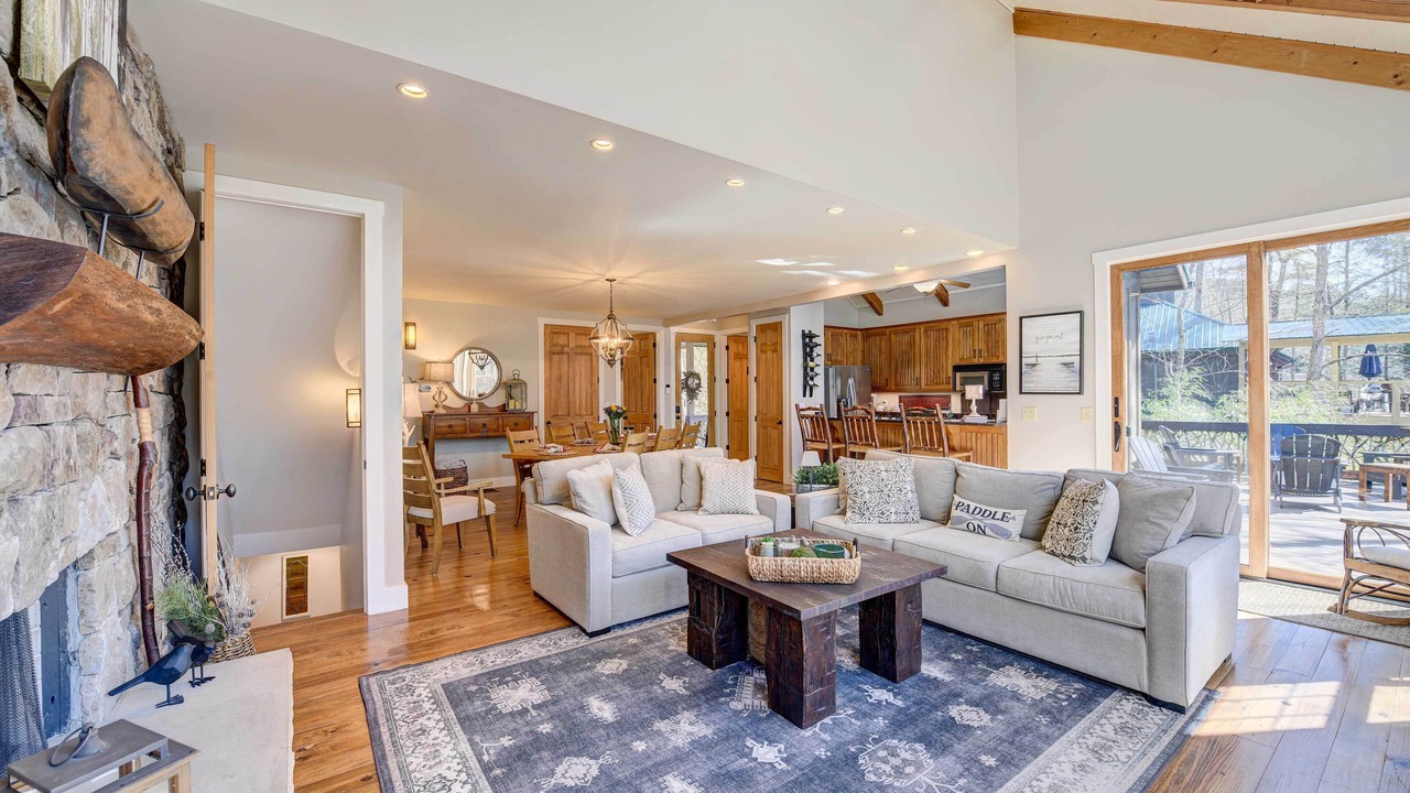 Photo of Livingroom in Lake Toxaway