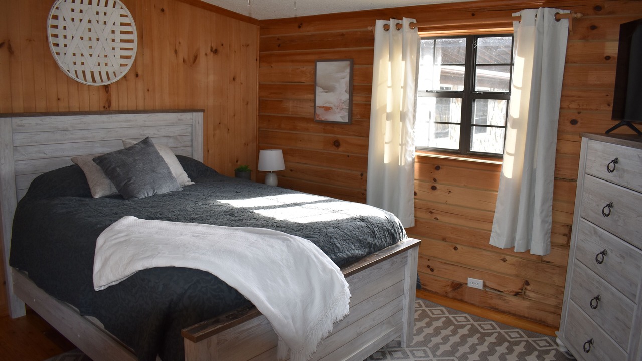Photo of Bedroom in Lowesville