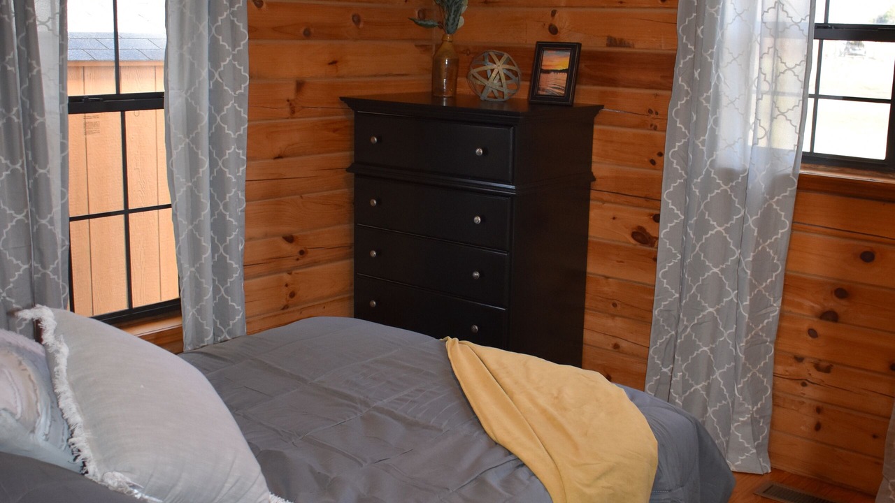 Photo of Bedroom in Lowesville