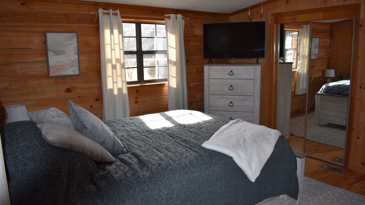 Photo of Bedroom in Lowesville