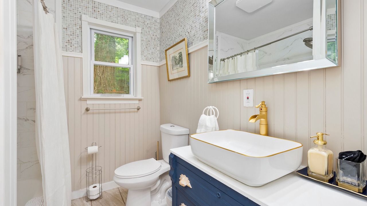 Photo of Bathroom in Fairview