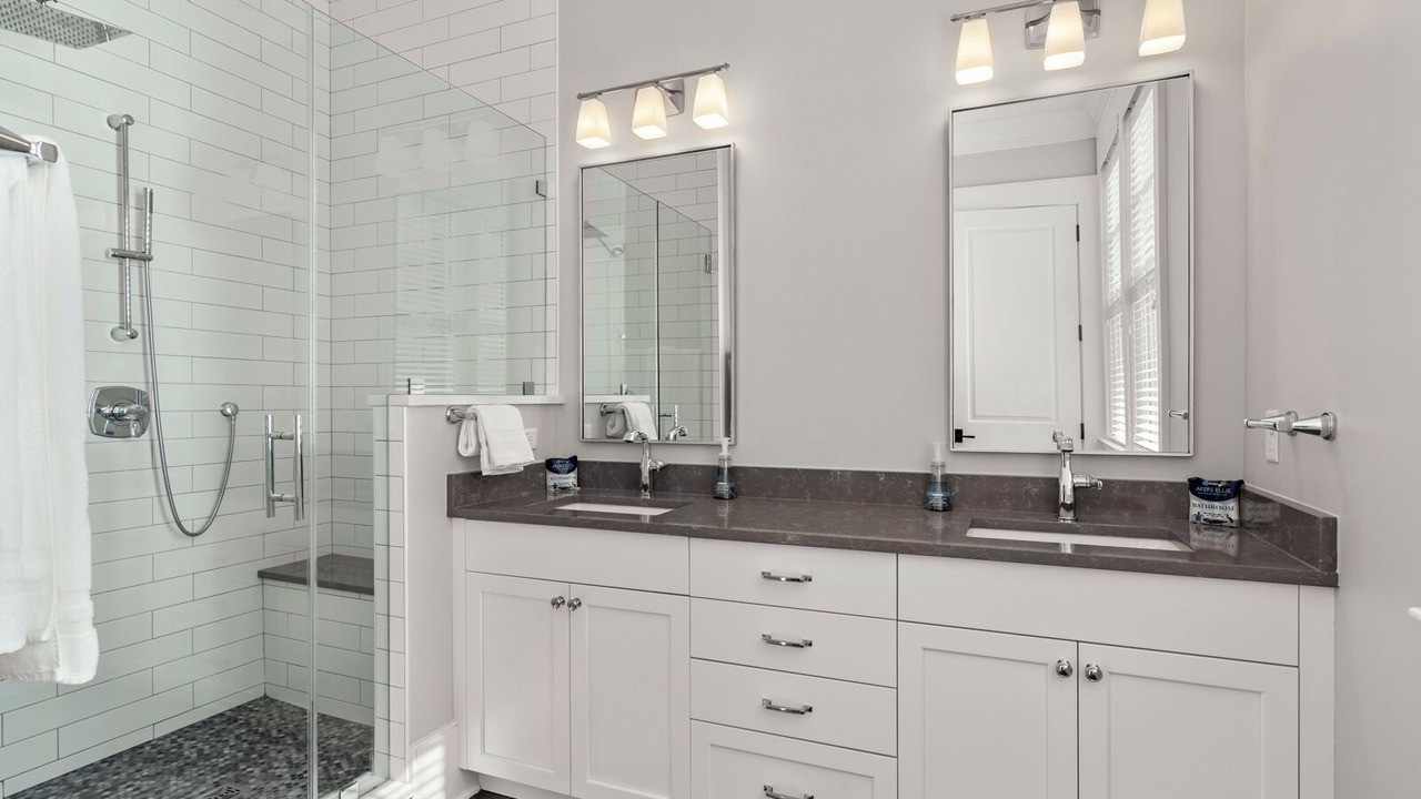 Photo of Bathroom in Vanderhorst Plantation