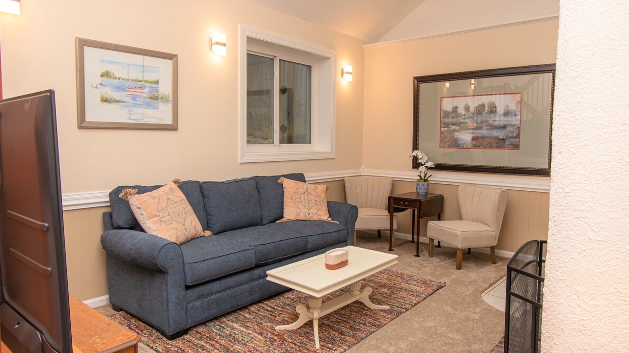 Photo of Livingroom in Northeast Raleigh