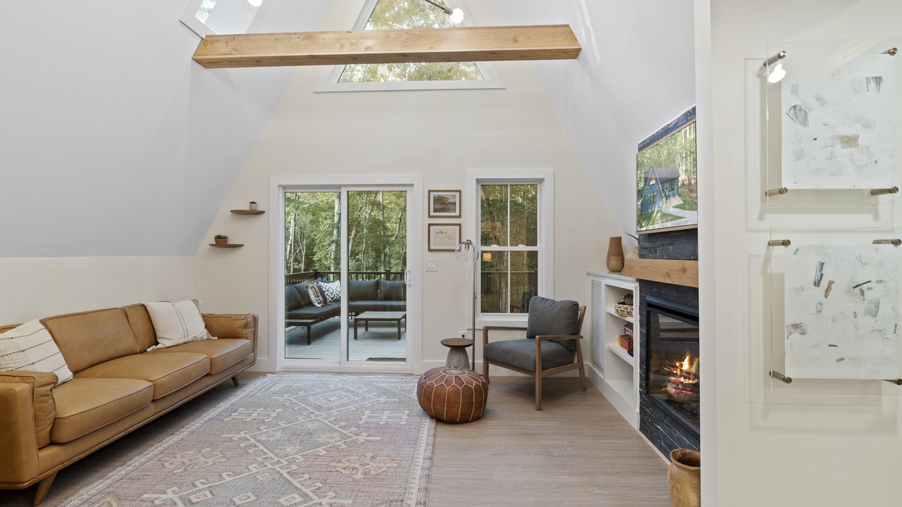 Photo of Livingroom in Manson