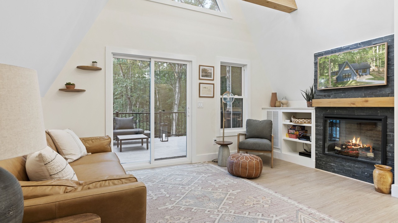 Photo of Livingroom in Manson