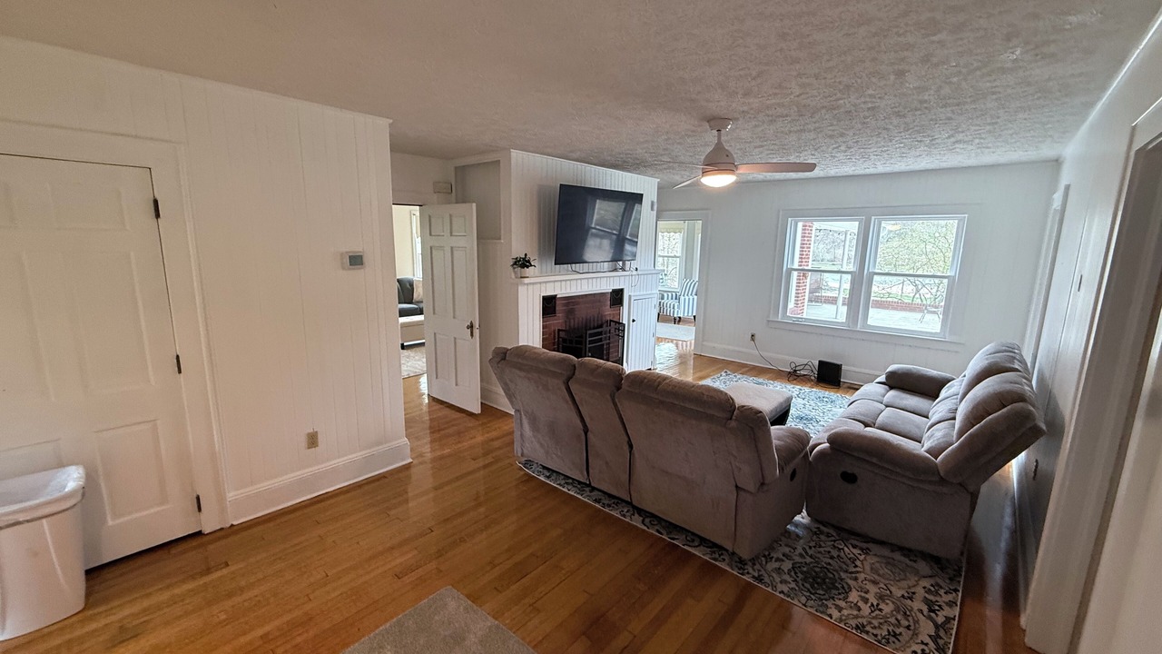 Photo of Livingroom in Fries