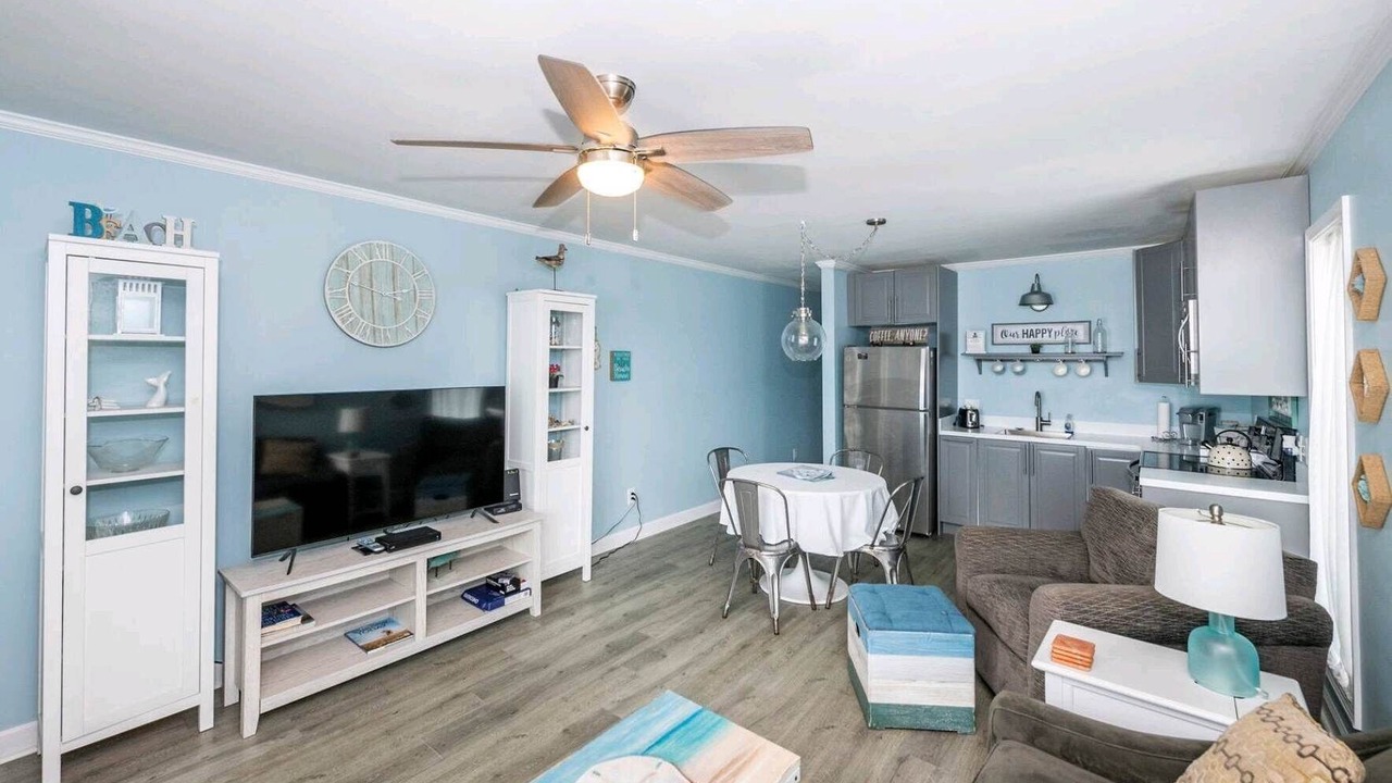 Photo of Livingroom in McCutcheon Field