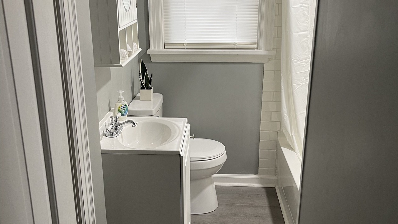 Photo of Bathroom in Bowling Green