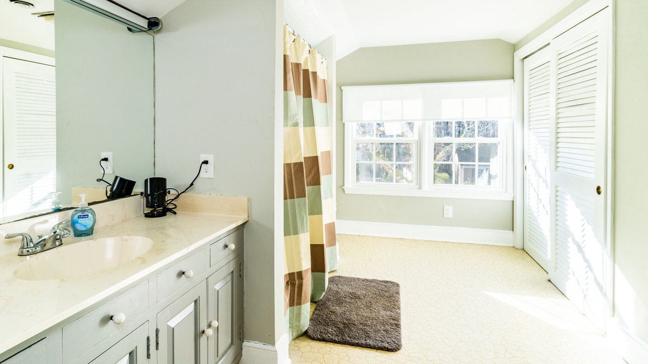 Photo of Bathroom in Old Irving Park