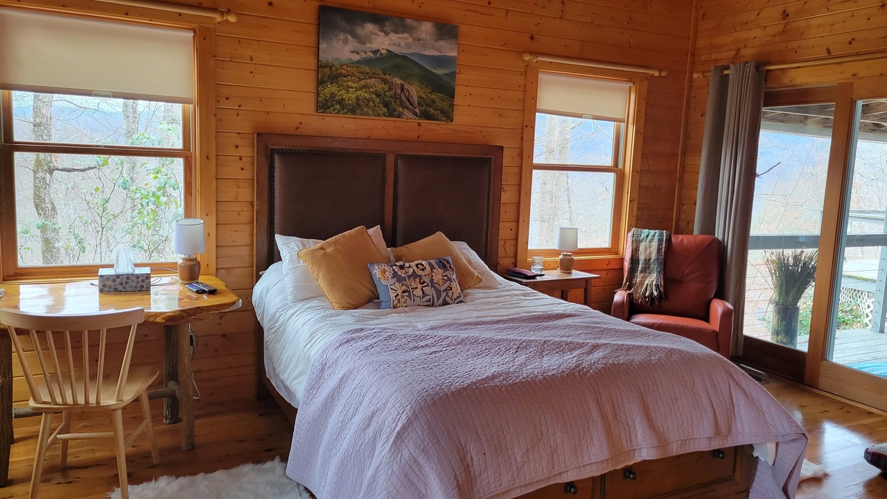 Photo of Bedroom in Tuckasegee