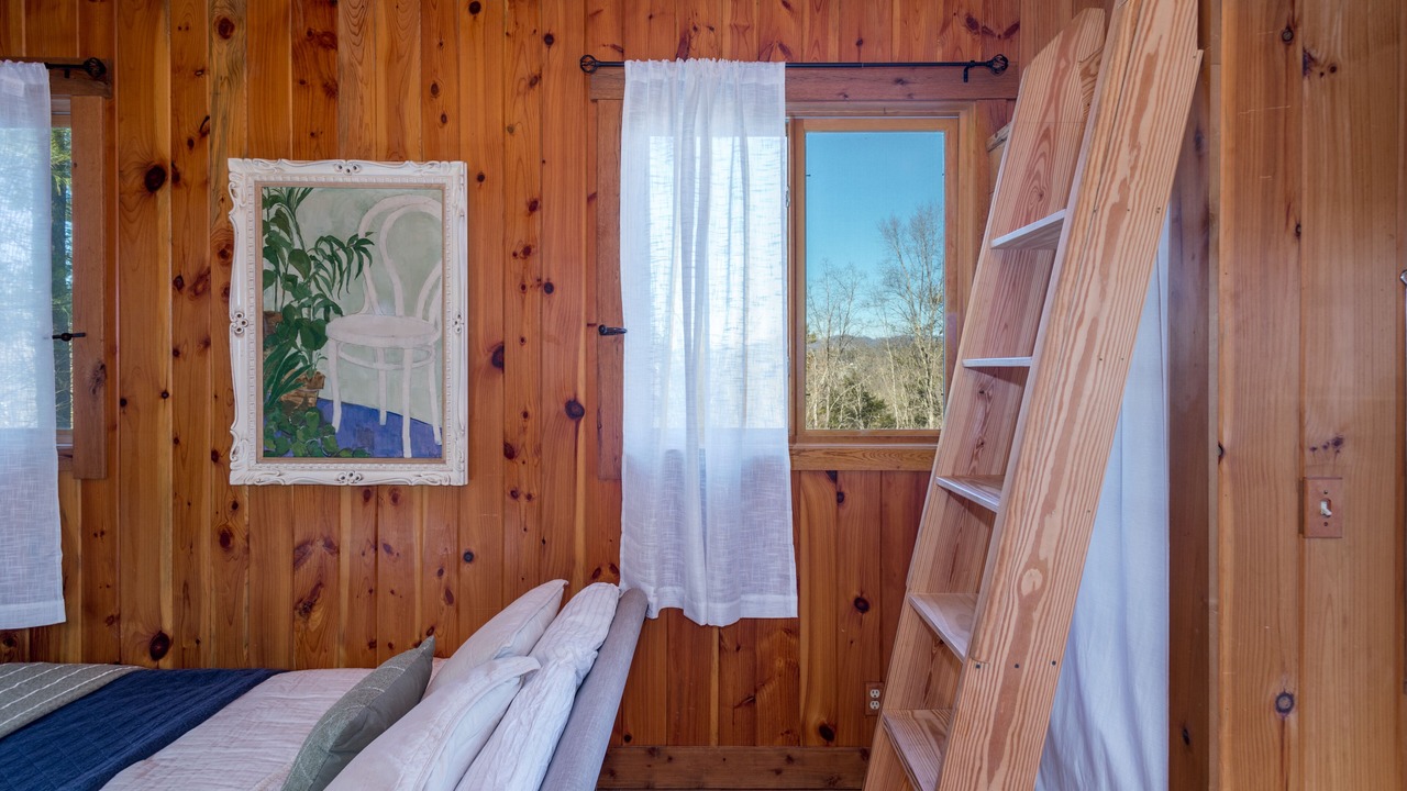 Photo of Bedroom in Marshall
