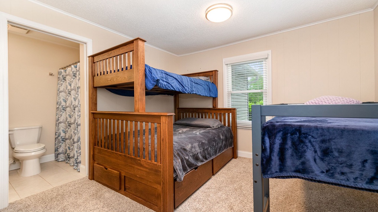 Photo of Bedroom in Southmont