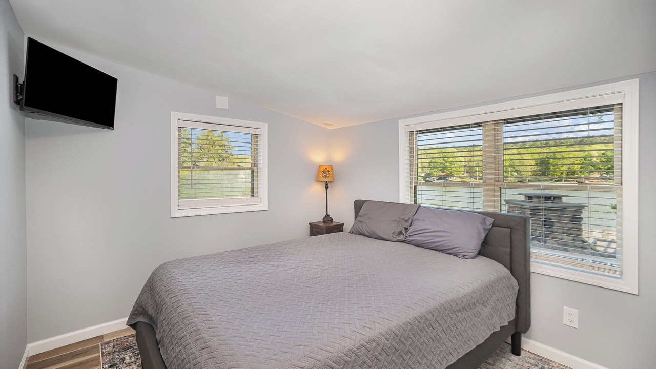Photo of Bedroom in Southmont