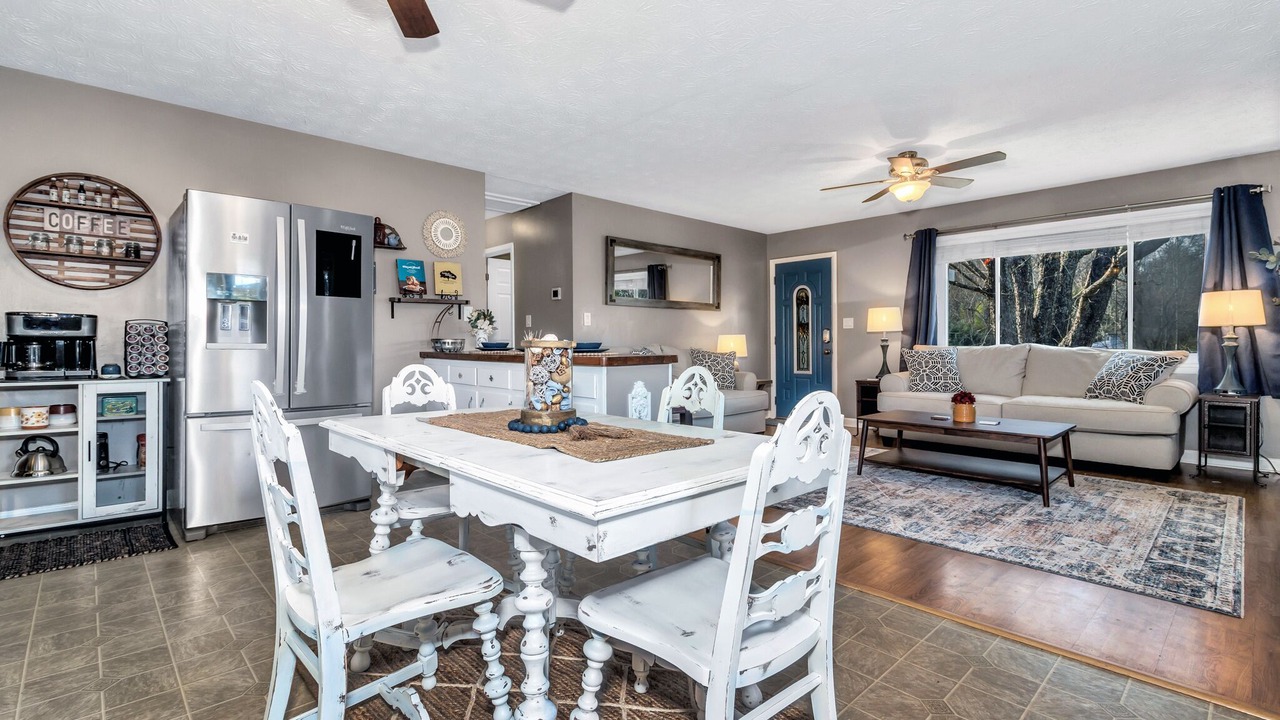 Photo of Livingroom in Candler