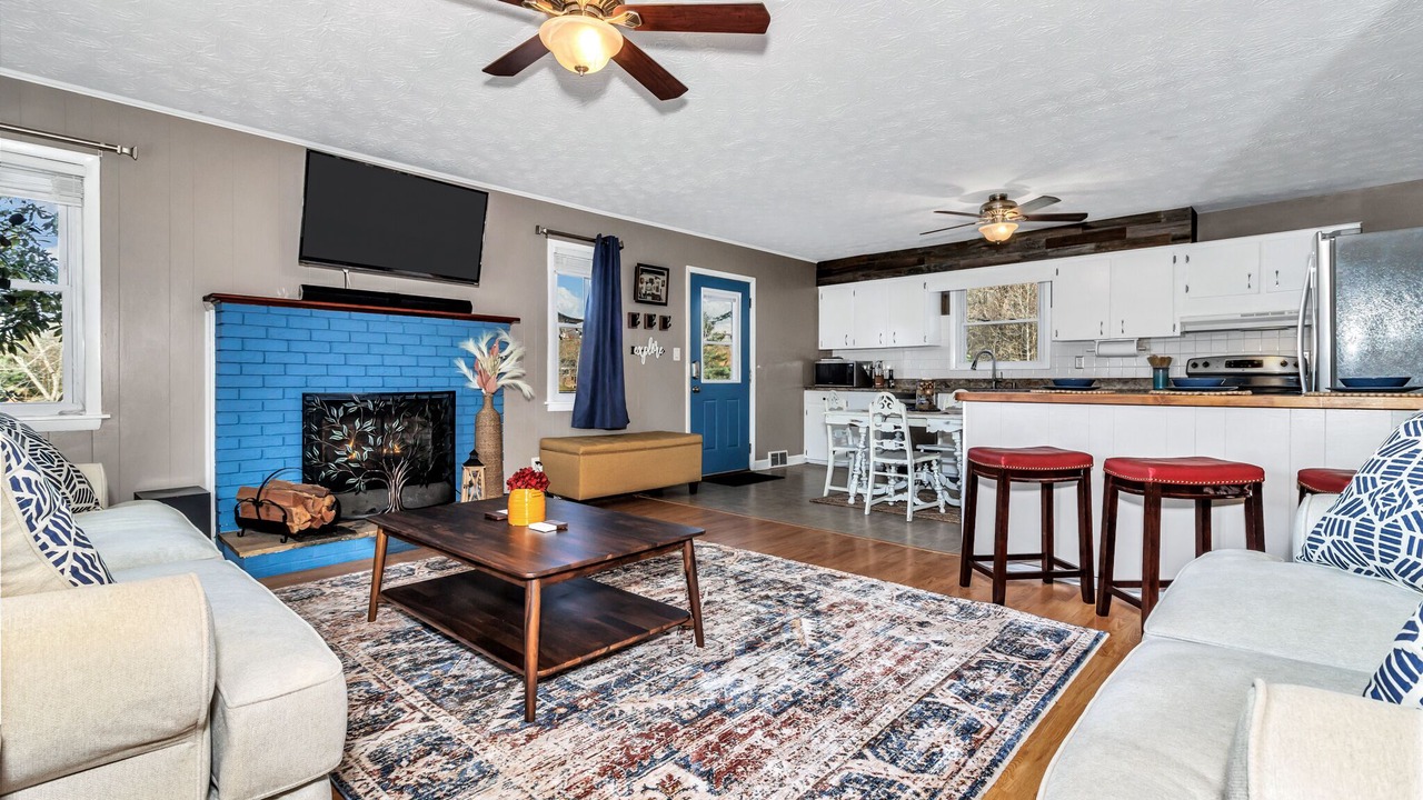 Photo of Livingroom in Candler