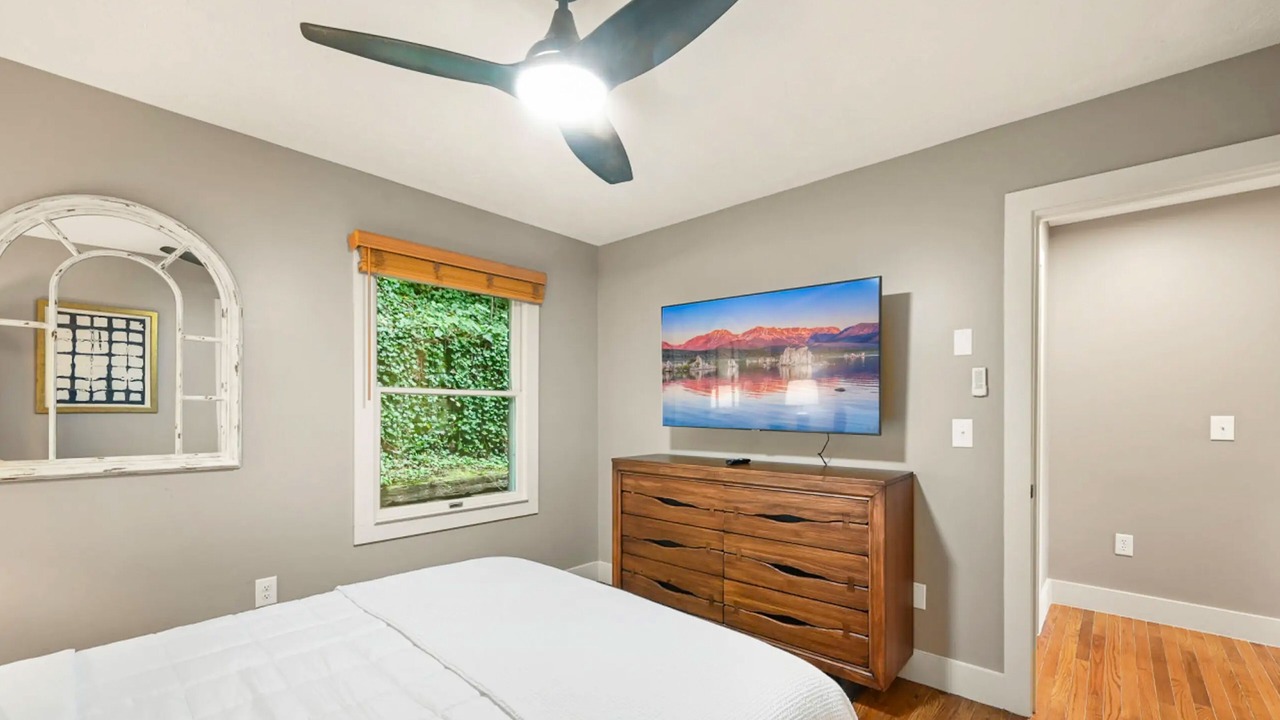 Photo of Bedroom in Lake Junaluska