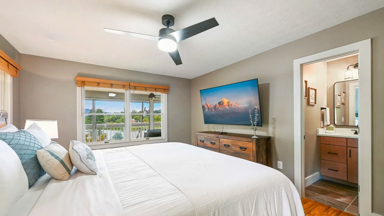 Photo of Bedroom in Lake Junaluska