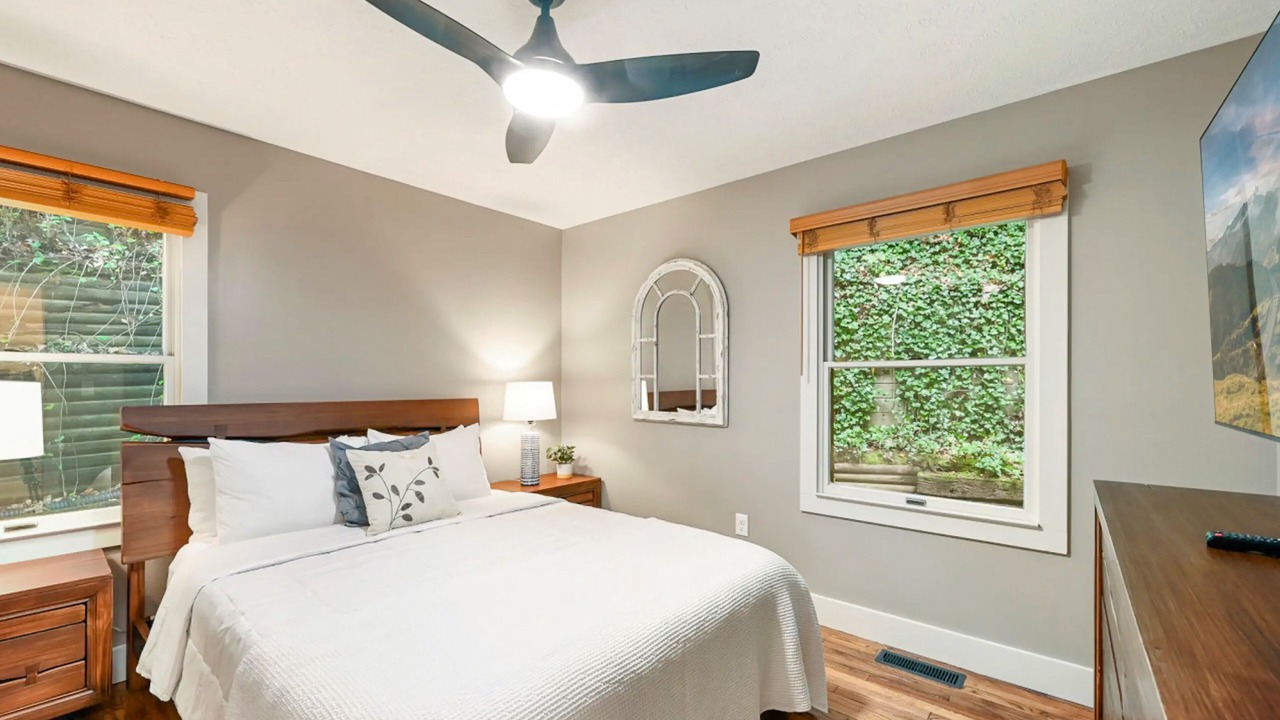 Photo of Bedroom in Lake Junaluska