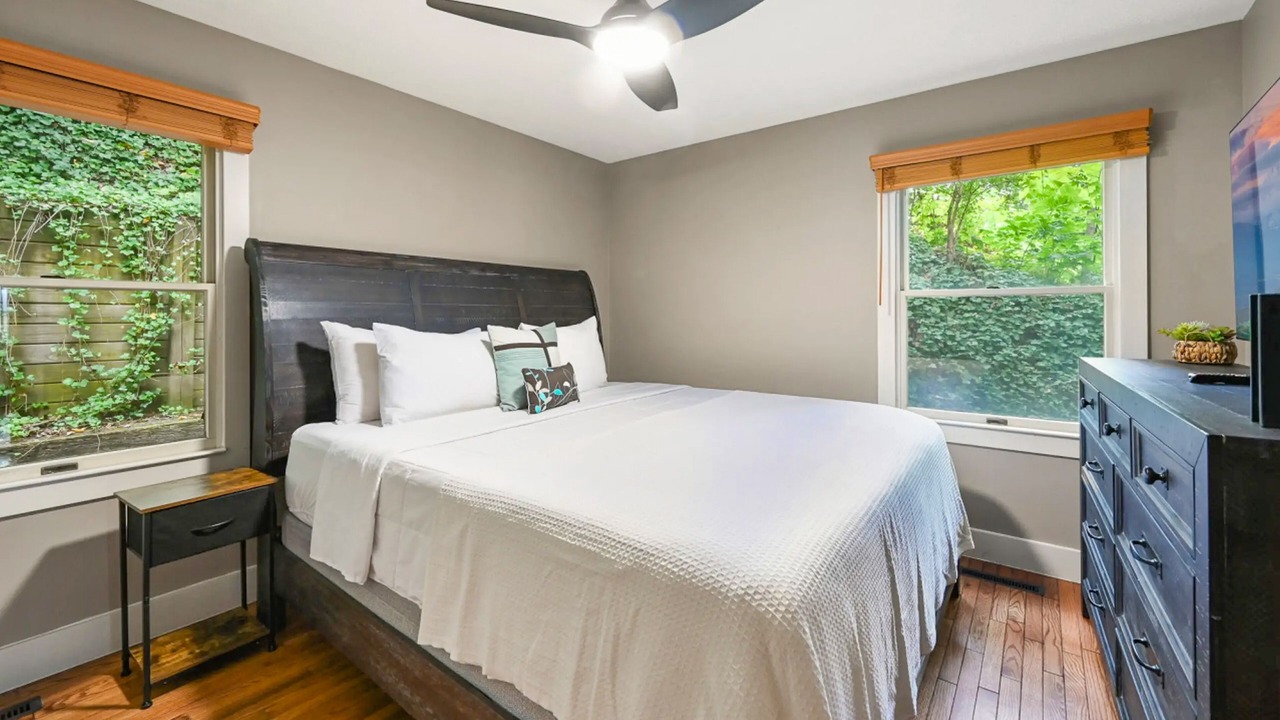 Photo of Bedroom in Lake Junaluska