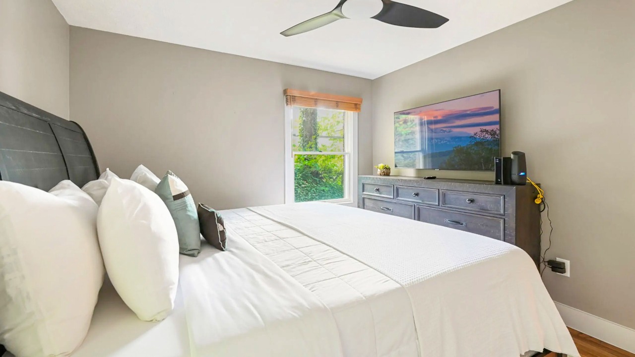 Photo of Bedroom in Lake Junaluska