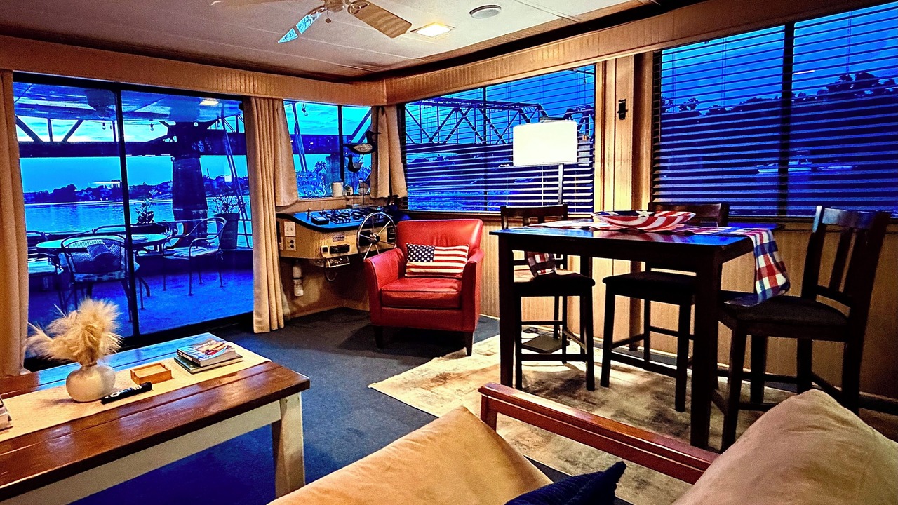 Photo of Livingroom in Downtown