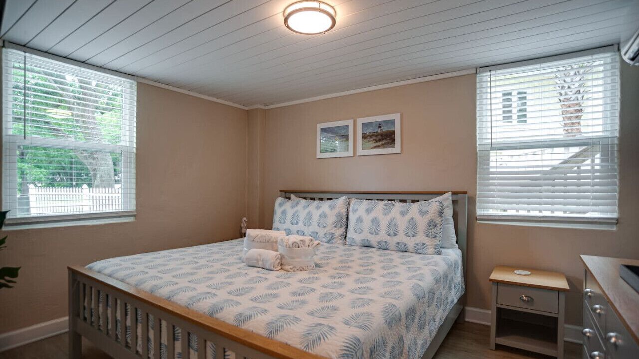 Photo of Bedroom in Folly Field