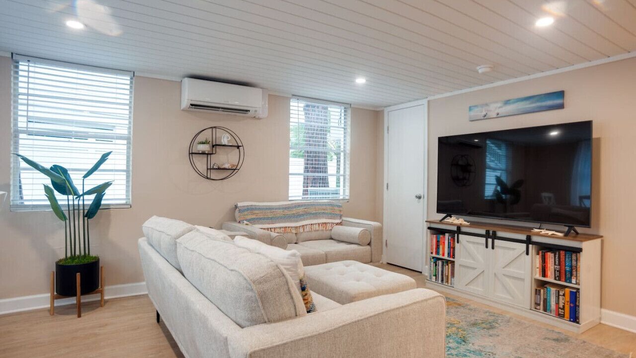 Photo of Livingroom in Folly Field