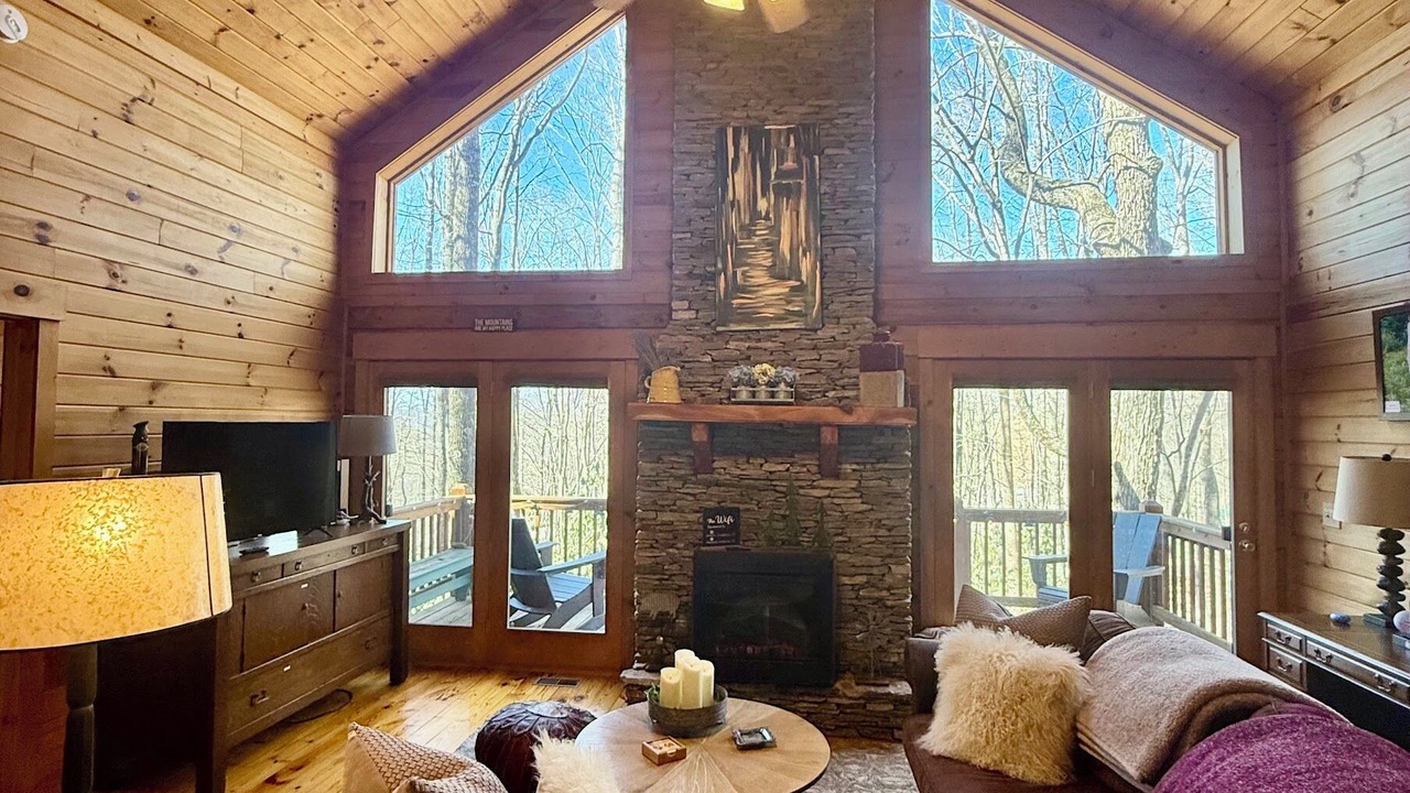 Photo of Livingroom in West Jefferson