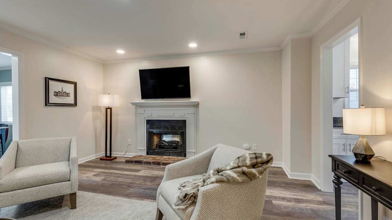Photo of Livingroom in Hillsboro Village