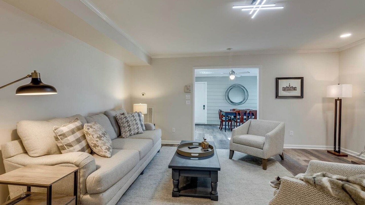 Photo of Livingroom in Hillsboro Village