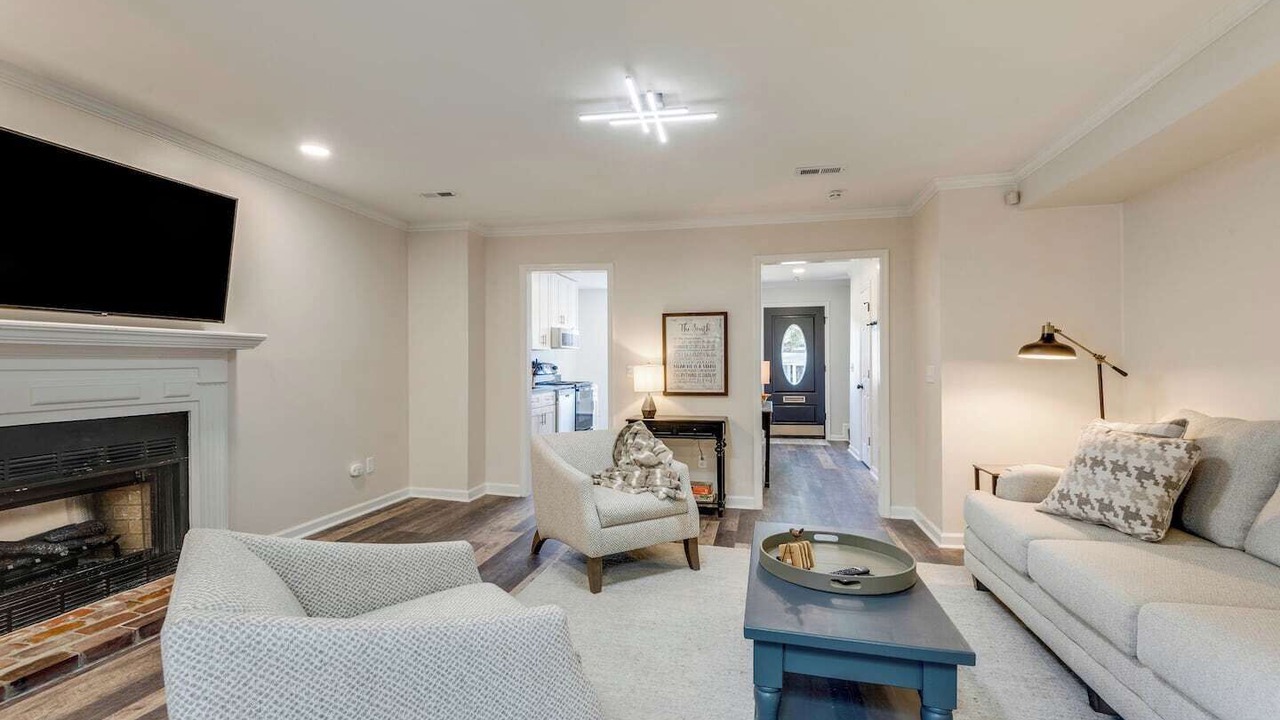Photo of Livingroom in Hillsboro Village