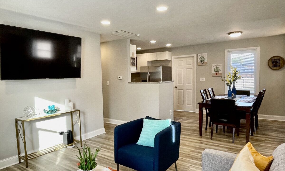 Photo of Livingroom in New Irving Park