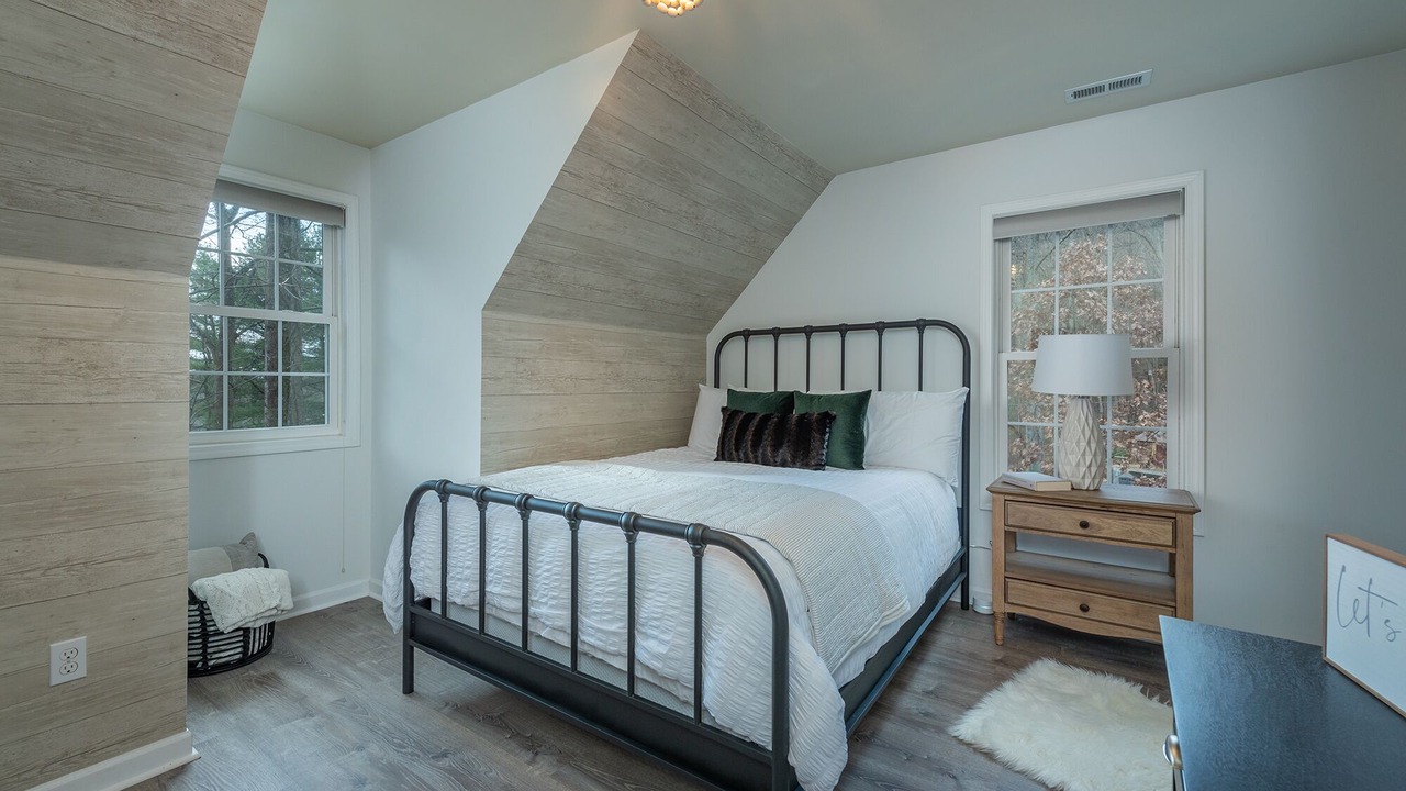 Photo of Bedroom in Royal Pines