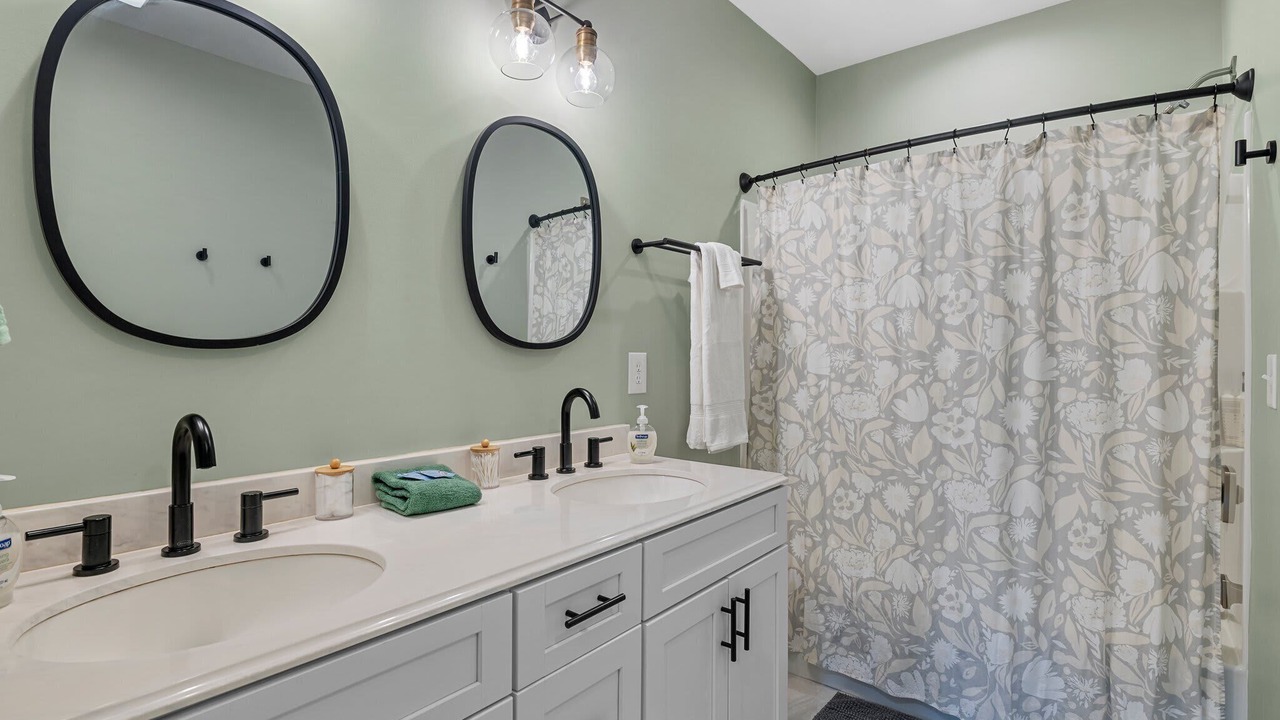 Photo of Bathroom in Swannanoa