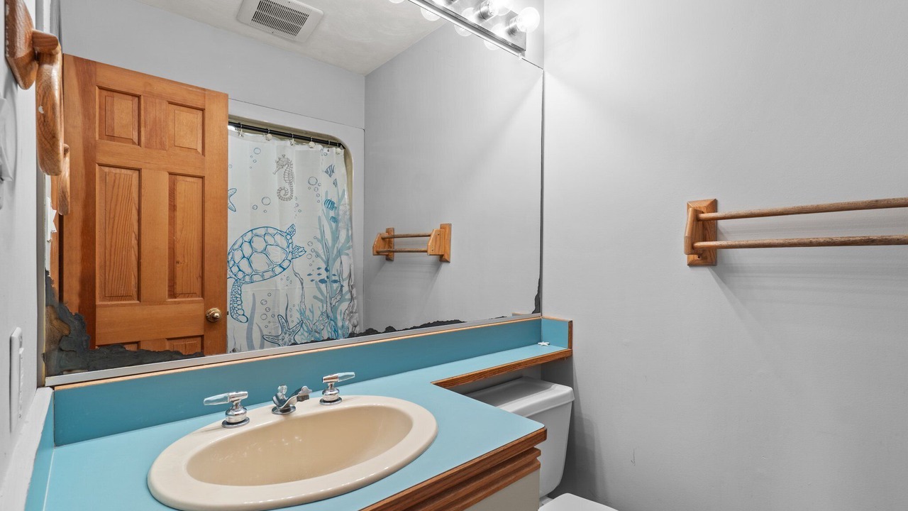 Photo of Bathroom in Monteray Shores