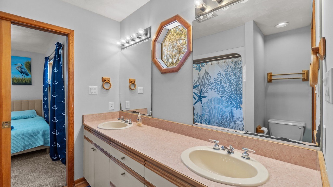 Photo of Bathroom in Monteray Shores