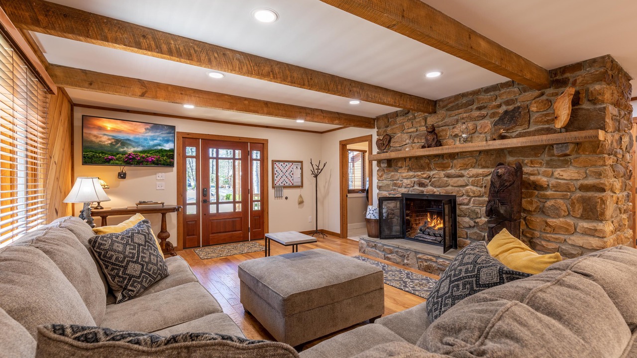 Photo of Livingroom in Sugar Grove