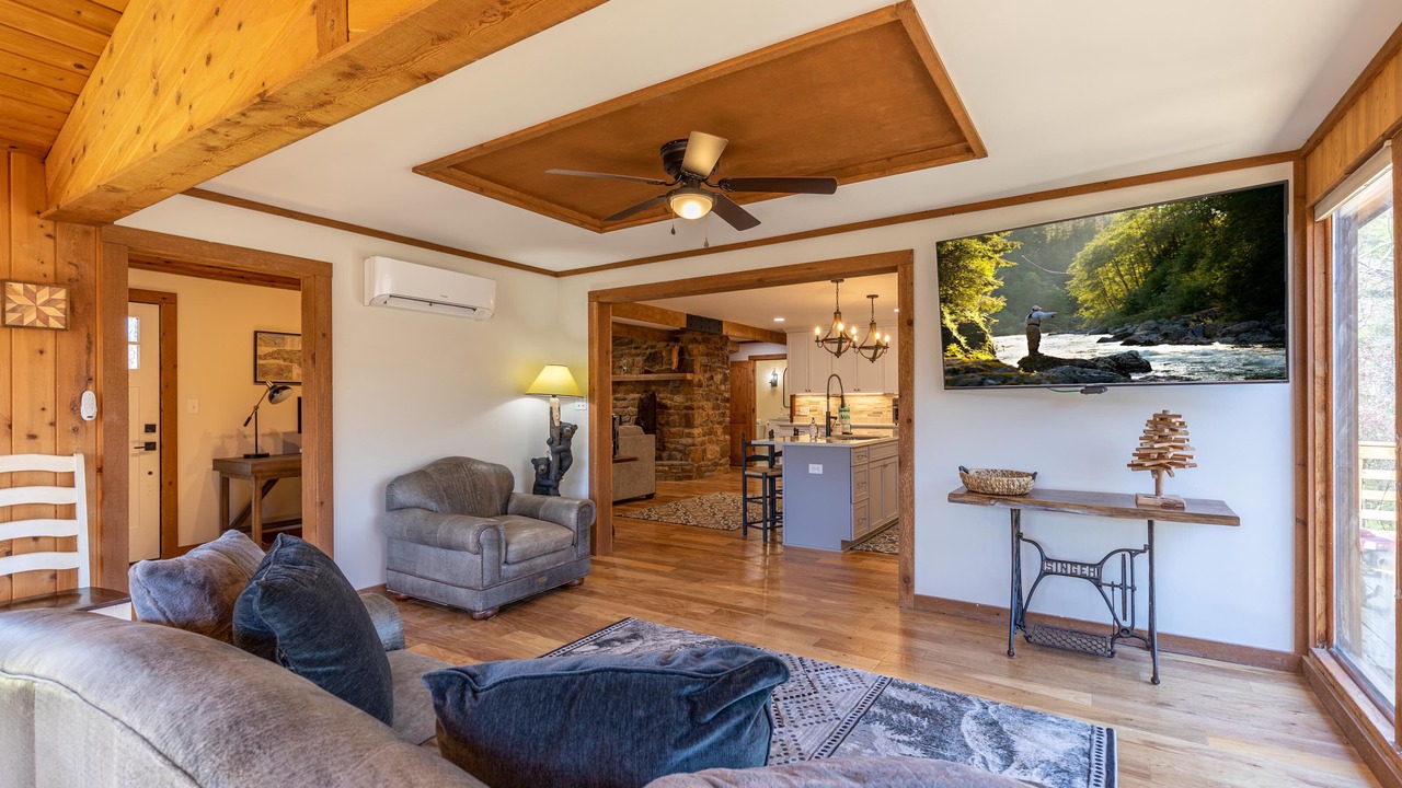 Photo of Livingroom in Sugar Grove