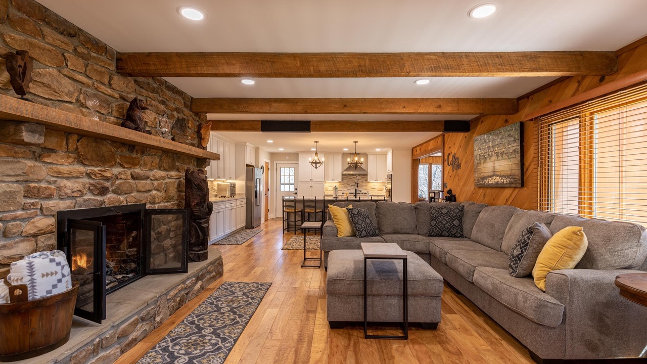 Photo of Livingroom in Sugar Grove