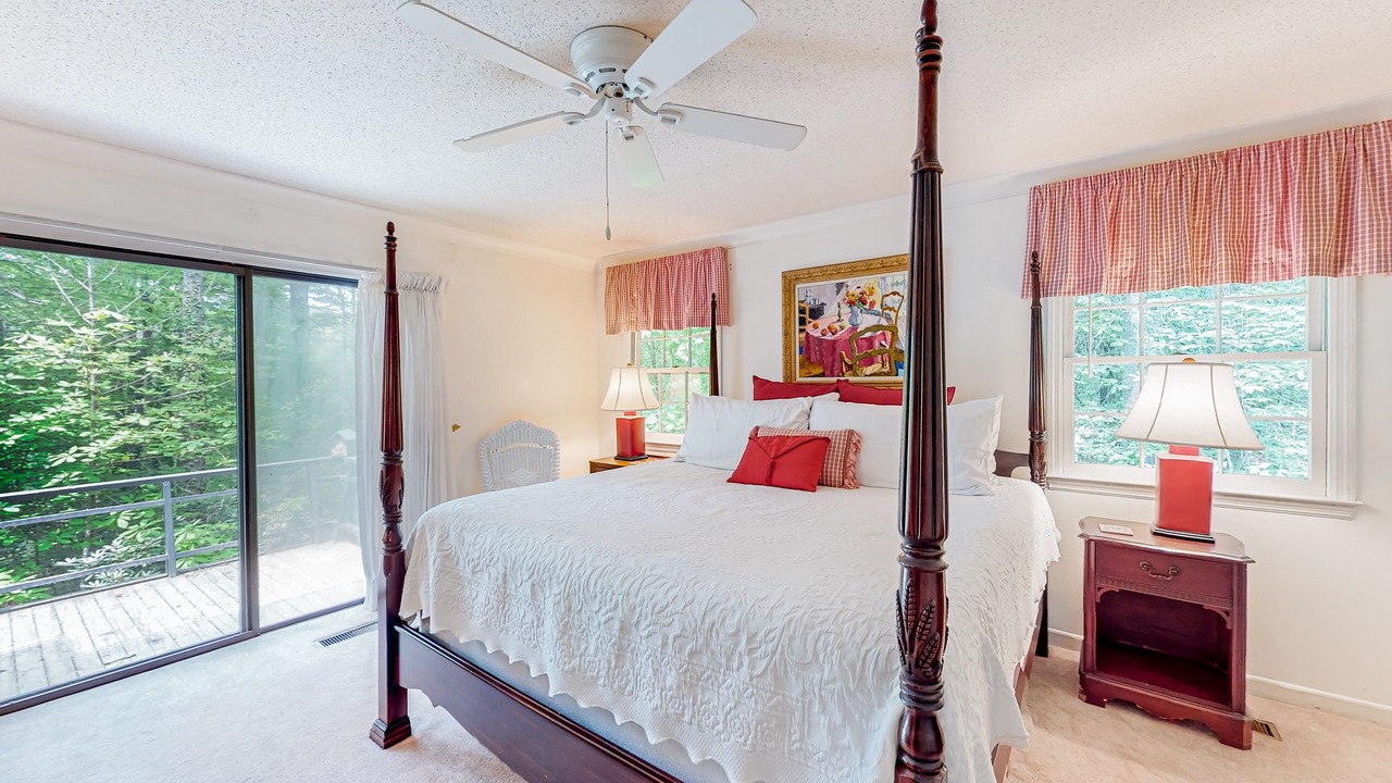 Photo of Bedroom in Lake Sequoyah