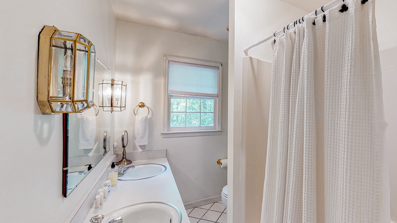 Photo of Bathroom in Lake Sequoyah