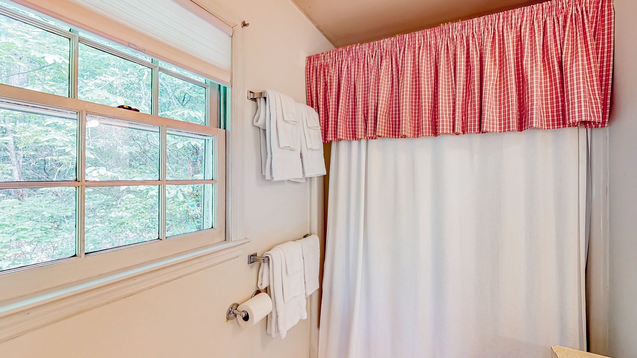 Photo of Bathroom in Lake Sequoyah