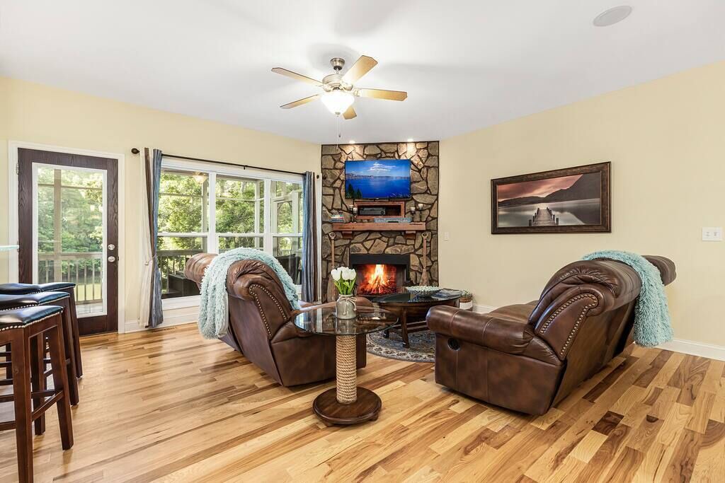Photo of Livingroom in Lake Norman of Catawba