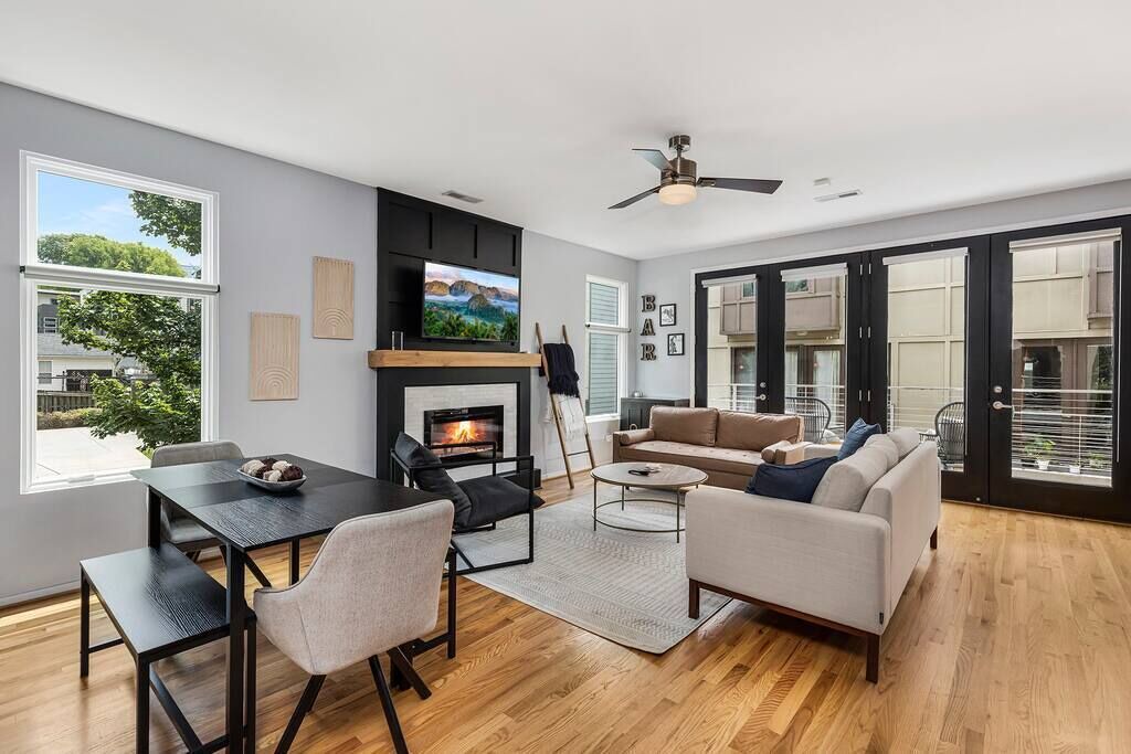 Photo of Livingroom in Third Ward