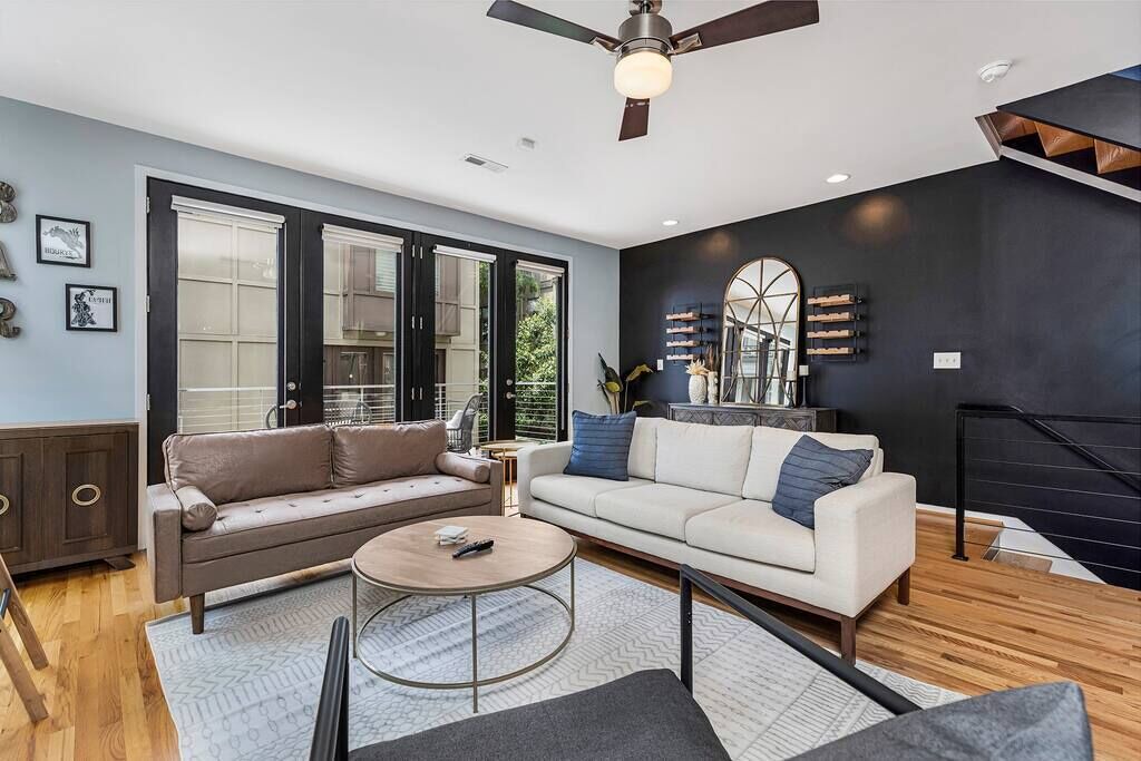 Photo of Livingroom in Third Ward
