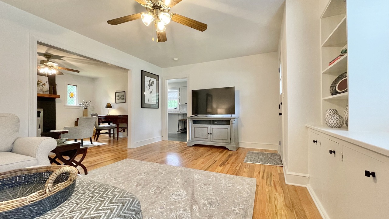 Photo of Livingroom in Long View