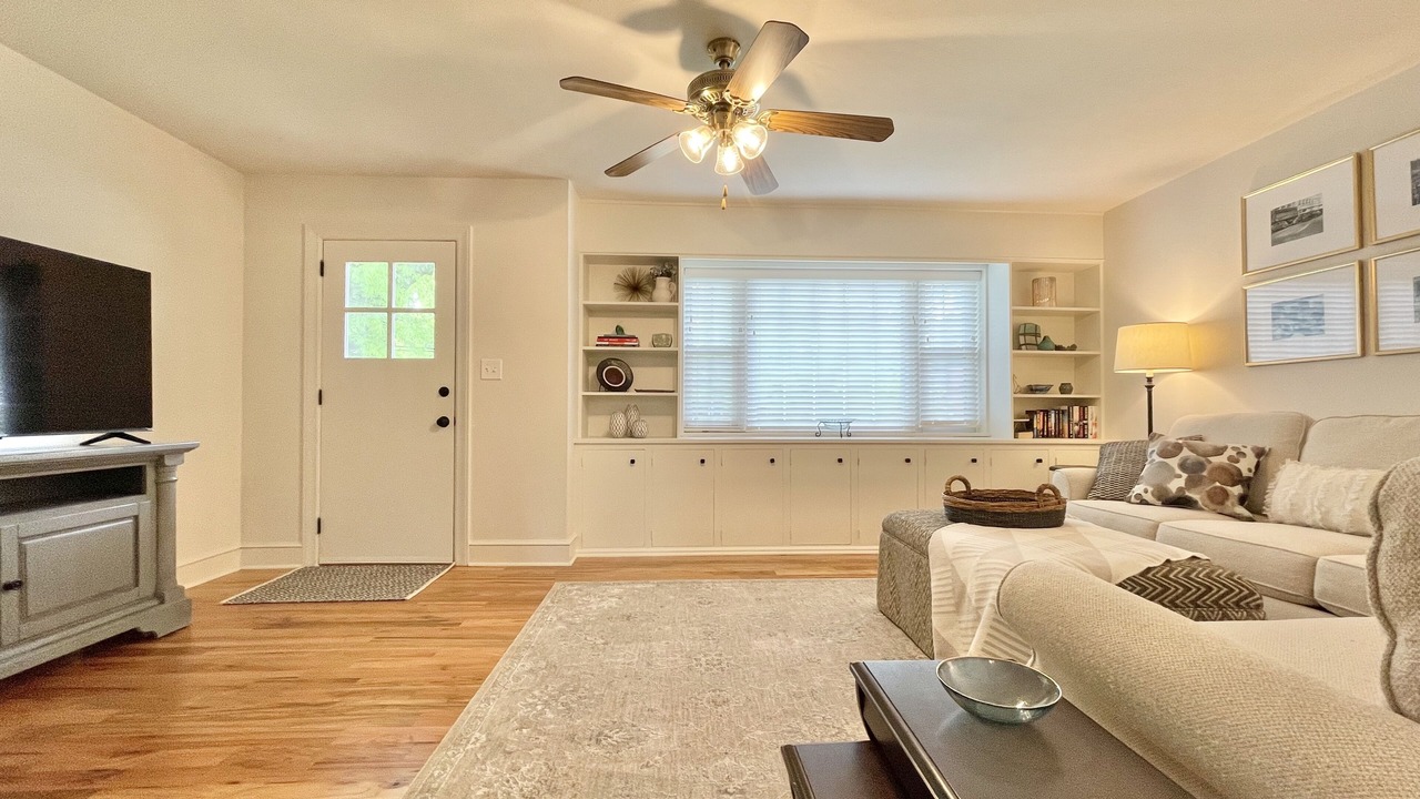 Photo of Livingroom in Long View