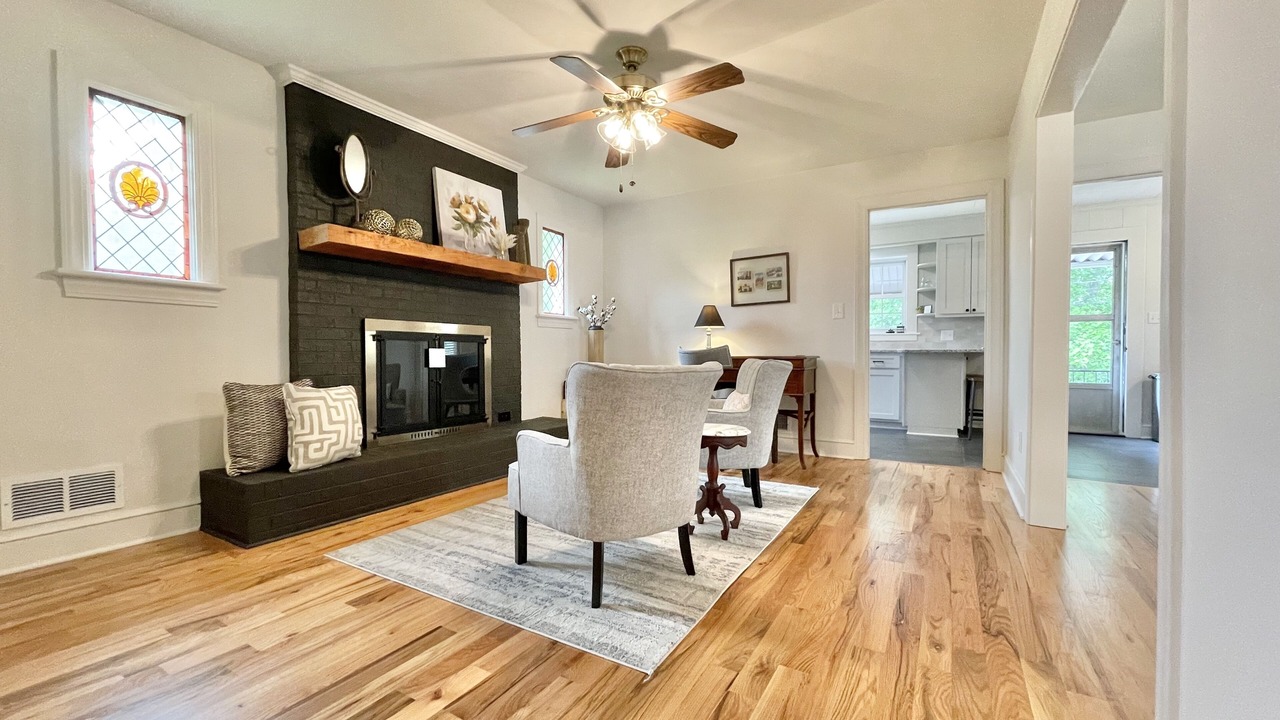 Photo of Livingroom in Long View